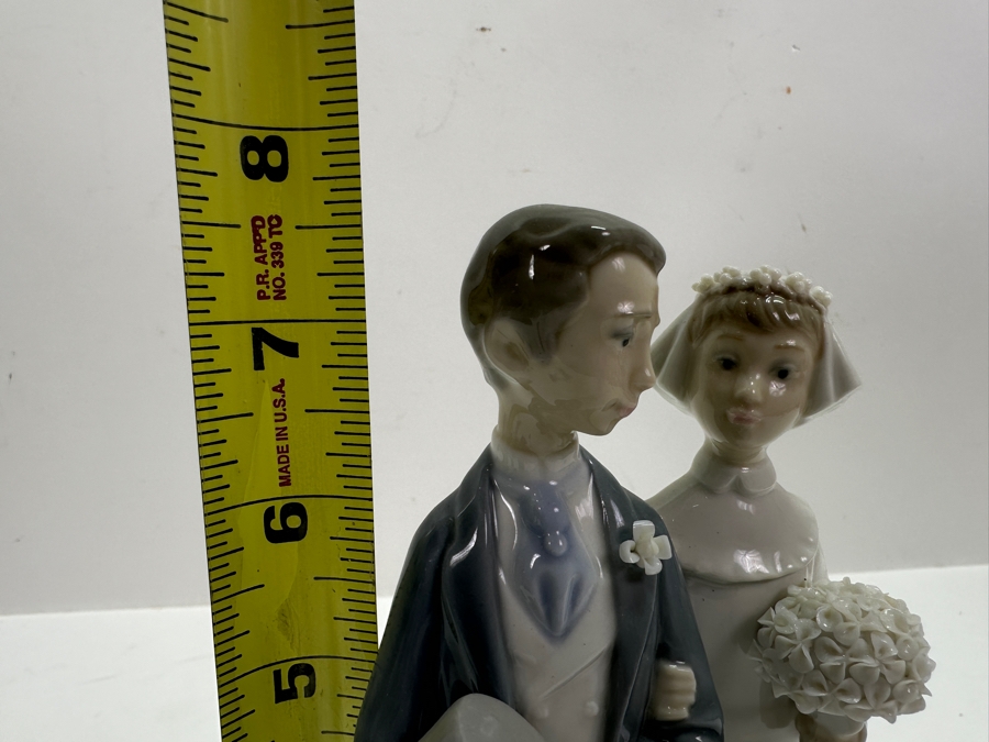 Lladro 'Bride and Groom' Porcelain Figurine #4840 7.5'H  [Photo 6]