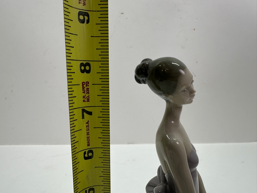 Lladro 'Bridesmaid' Porcelain Figurine #5598 8'H 1989-2007 [Photo 7]