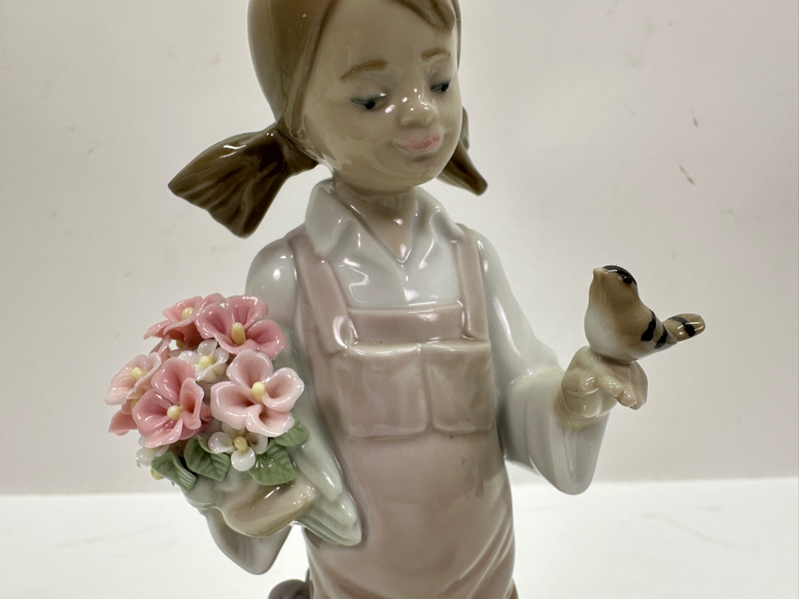 Lladro 'Spring Girl' Porcelain Figurine #5217 7.5'H Retail $455  [Photo 3]