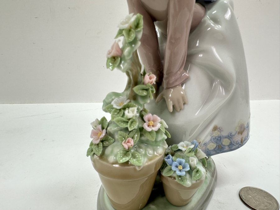 Vintage Lladro 'Pretty Posies' Porcelain Figurine #5548 6.5'H Retail $530 [Photo 4]