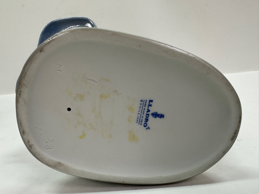 Vintage Lladro 'Pretty Posies' Porcelain Figurine #5548 6.5'H Retail $530 [Photo 7]