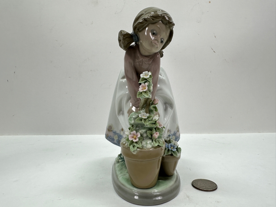 Vintage Lladro 'Pretty Posies' Porcelain Figurine #5548 6.5'H Retail $530 [Photo 2]