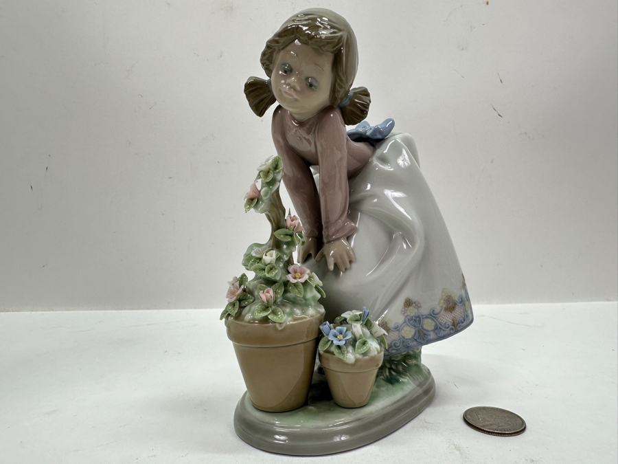 Vintage Lladro 'Pretty Posies' Porcelain Figurine #5548 6.5'H Retail $530 [Photo 3]