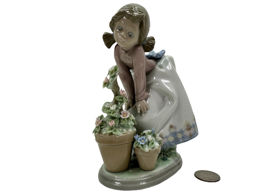 Vintage Lladro 'Pretty Posies' Porcelain Figurine #5548 6.5'H Retail $530