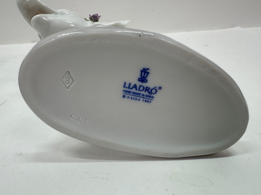 Lladro 'Lucky Strolling' Porcelain Elephant Figurine #6460 3.75'H and 'Lucky in Love' #6462 5'H [Photo 9]