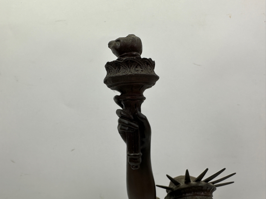 Statue Of Liberty Resin Statue By Gold Leaf Corporation 20.5'H [Photo 5]