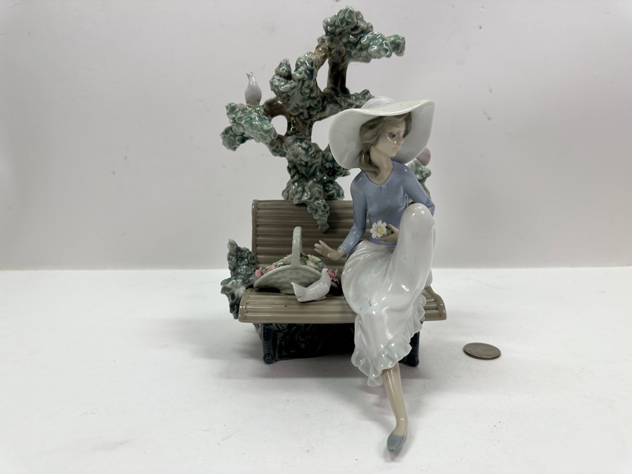 Vintage Lladro 'Sunday in the Park' Porcelain Figurine #5365 9'H 1986-1996 [Photo 2]