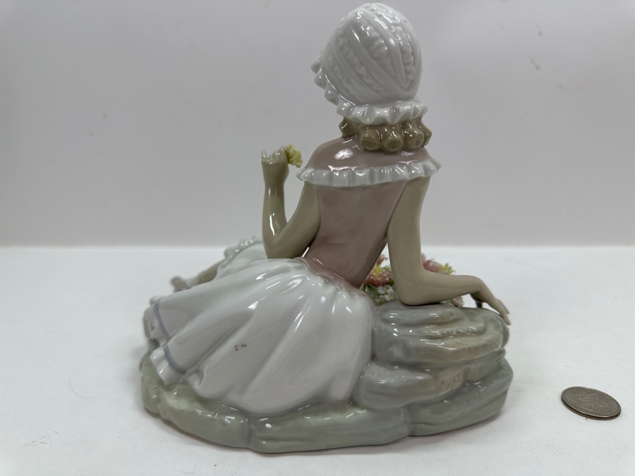 Vintage Lladro 'Admiration' Porcelain Figurine #4907 6.75'H  [Photo 9]