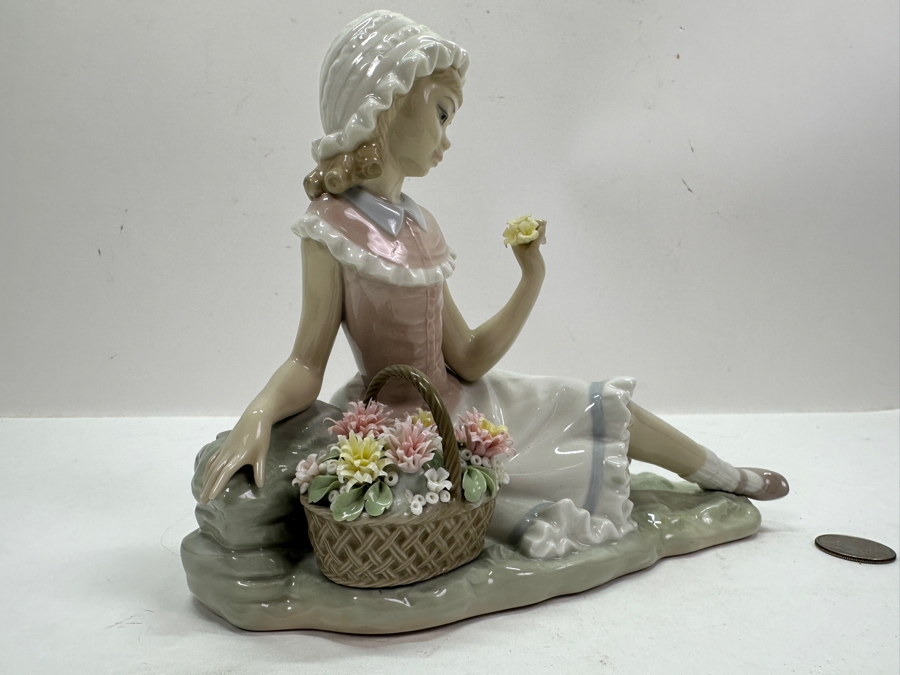 Vintage Lladro 'Admiration' Porcelain Figurine #4907 6.75'H  [Photo 10]