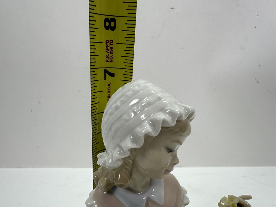 Vintage Lladro 'Admiration' Porcelain Figurine #4907 6.75'H  [Photo 13]