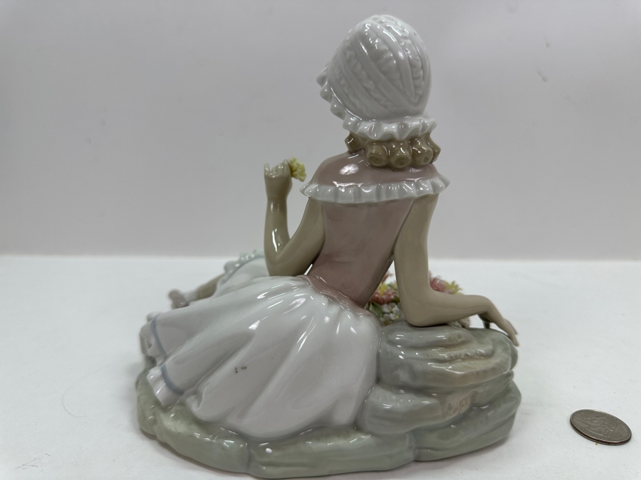 Vintage Lladro 'Admiration' Porcelain Figurine #4907 6.75'H  [Photo 8]