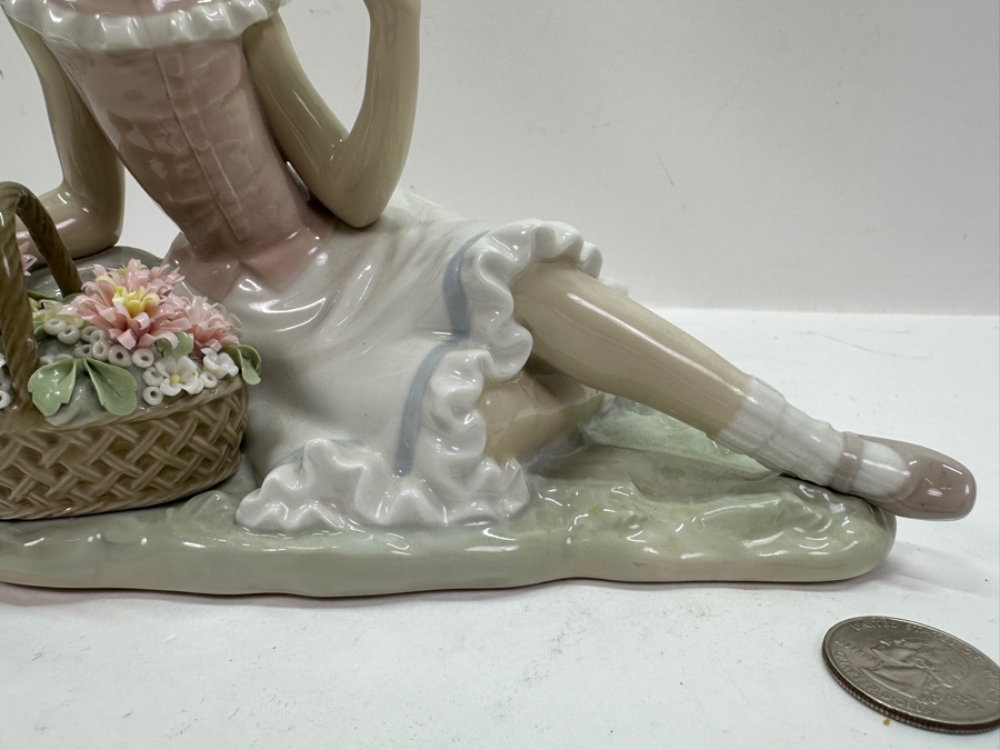 Vintage Lladro 'Admiration' Porcelain Figurine #4907 6.75'H  [Photo 6]