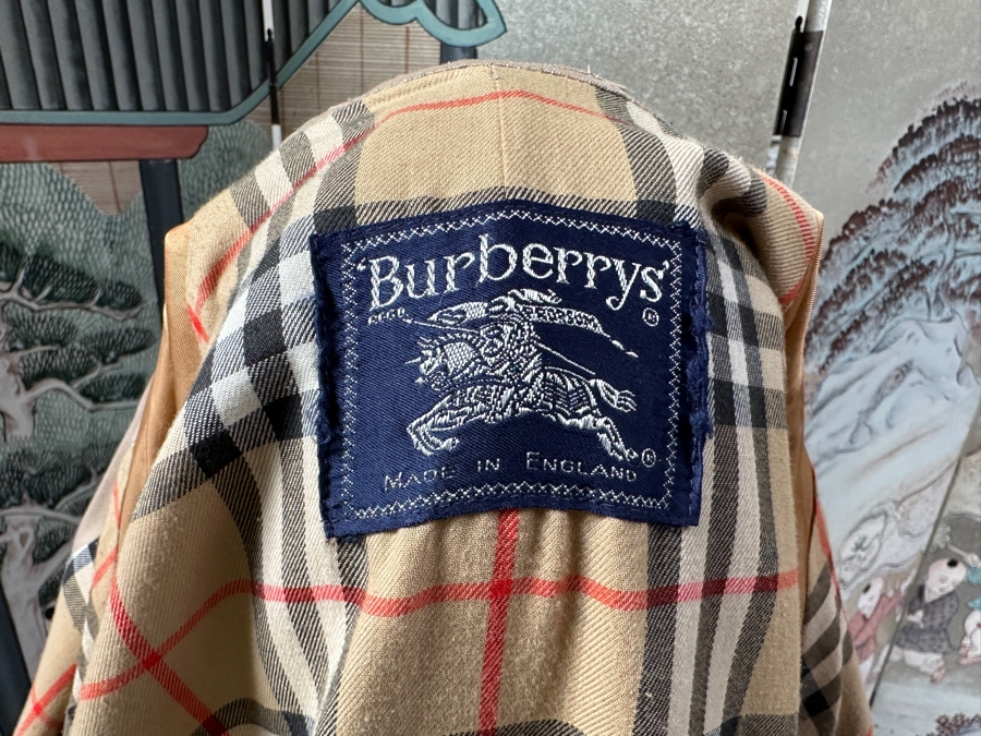 Just Added - Burberry Trench Coat Jacket Made In England (24' Sleeve Length, 39' Jacket Length) [Photo 4]