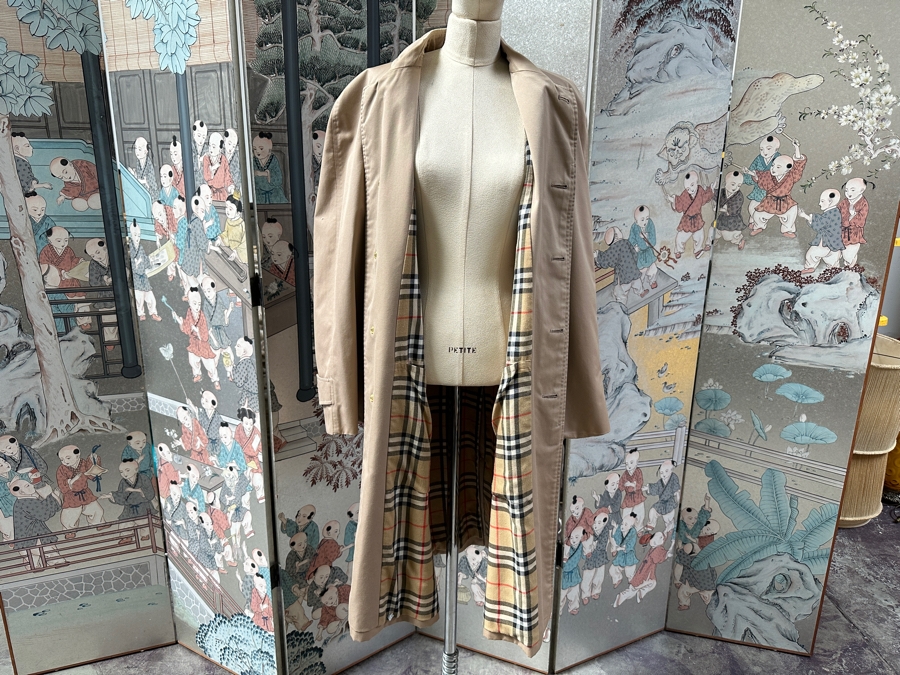 Just Added - Burberry Trench Coat Jacket Made In England (24' Sleeve Length, 39' Jacket Length) [Photo 1]