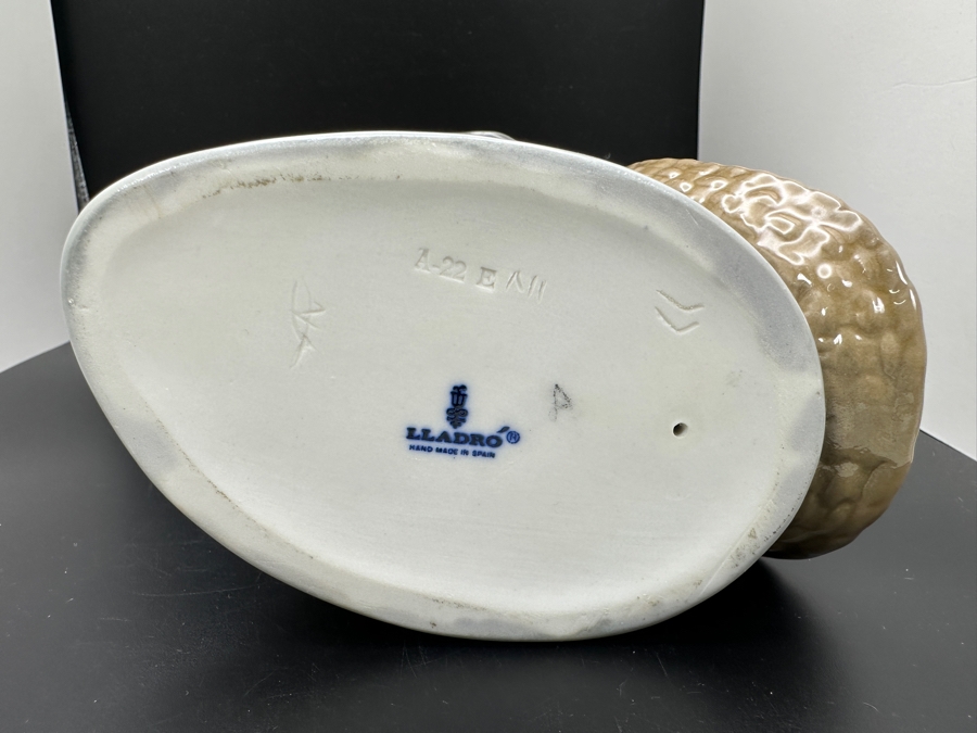 Vintage Lladro 'Shipboy with Baskets' Porcelain Figurine #5055 10.25'H 1980-1985 [Photo 4]