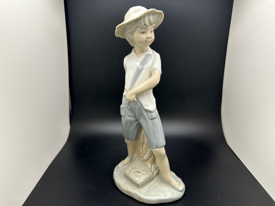 Vintage Nao By Lladro 'Boy with a Catapult' #0183 Porcelain Figurine 8.5H [Photo 2]