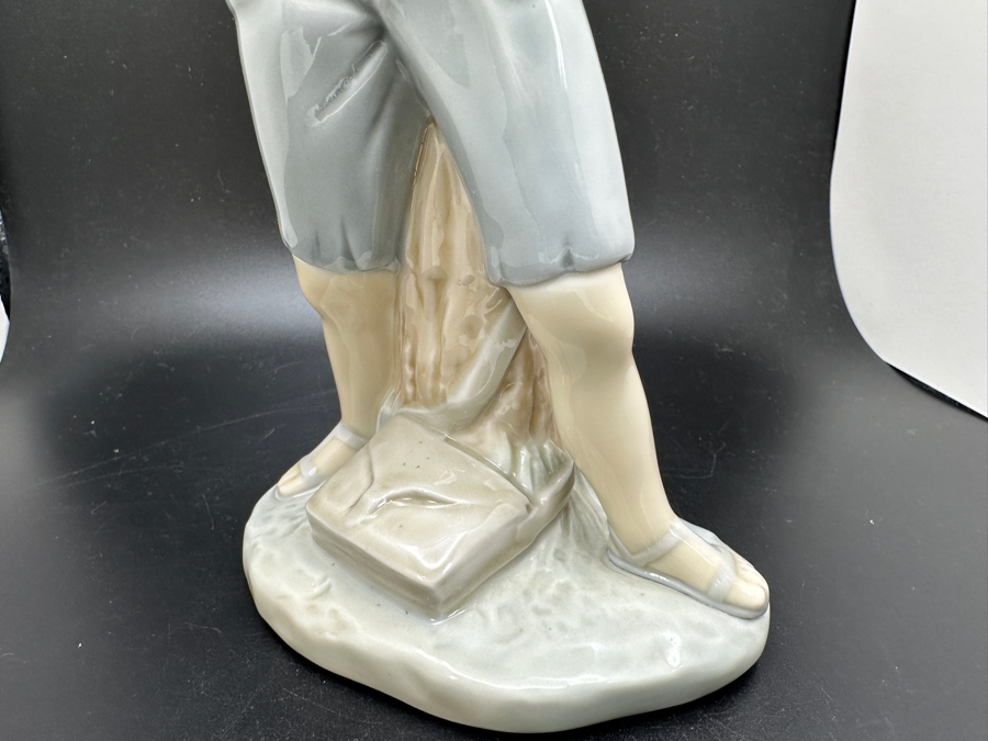 Vintage Nao By Lladro 'Boy with a Catapult' #0183 Porcelain Figurine 8.5H [Photo 4]