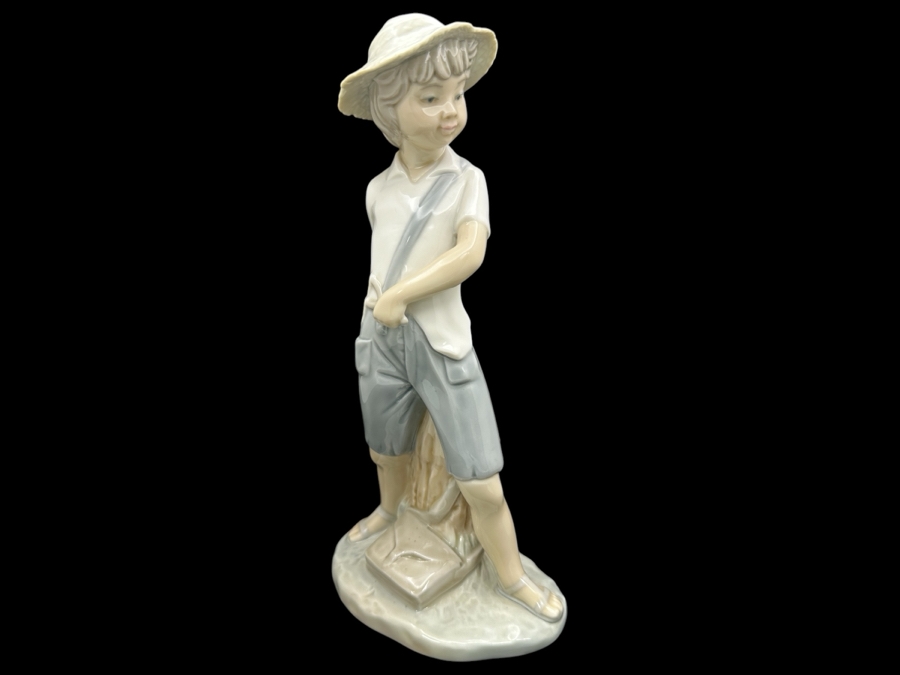 Vintage Nao By Lladro 'Boy with a Catapult' #0183 Porcelain Figurine 8.5H [Photo 1]