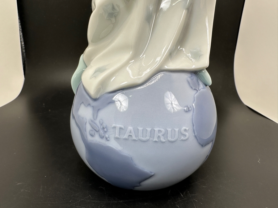 Vintage Lladro 'Taurus' Zodiac Porcelain Figurine #4595 10.75'H 1995 [Photo 3]
