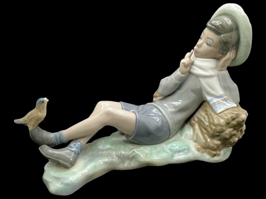 Vintage Lladro 'Shepherd with Bird' Porcelain Figurine #4595 6.25'H 1970-1985 [Photo 1]