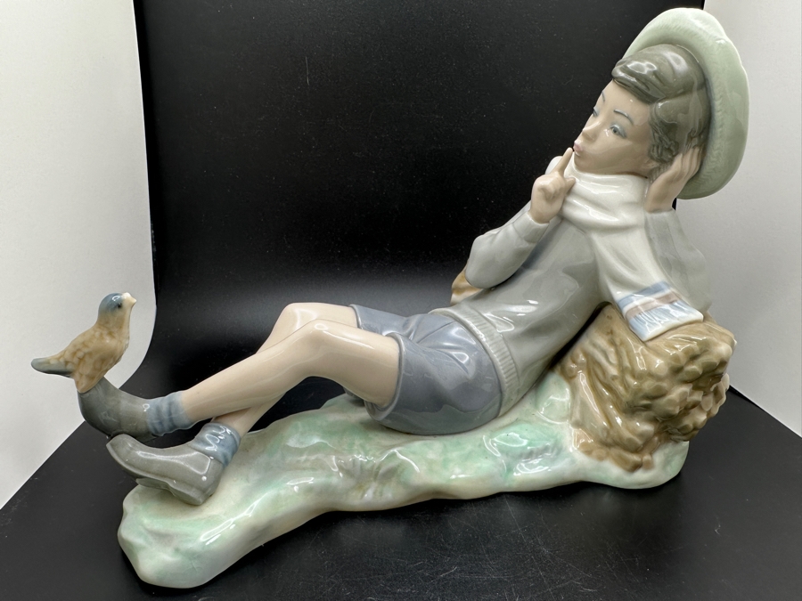 Vintage Lladro 'Shepherd with Bird' Porcelain Figurine #4595 6.25'H 1970-1985 [Photo 3]