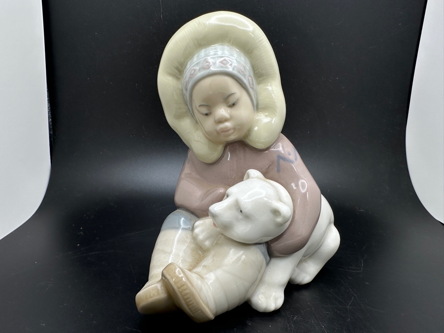 Vintage Lladro 'Eskimo' Porcelain Figurine #1195 4.5'H  [Photo 2]
