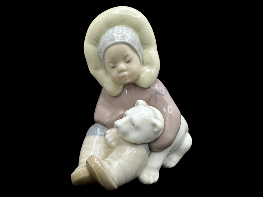 Vintage Lladro 'Eskimo' Porcelain Figurine #1195 4.5'H  [Photo 1]