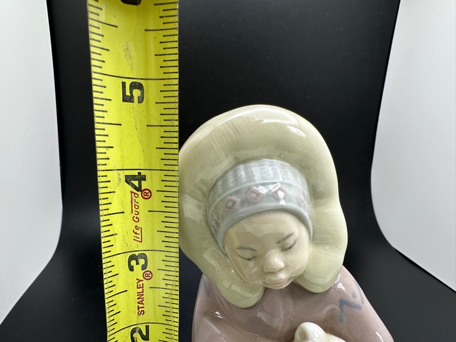 Vintage Lladro 'Eskimo' Porcelain Figurine #1195 4.5'H  [Photo 8]