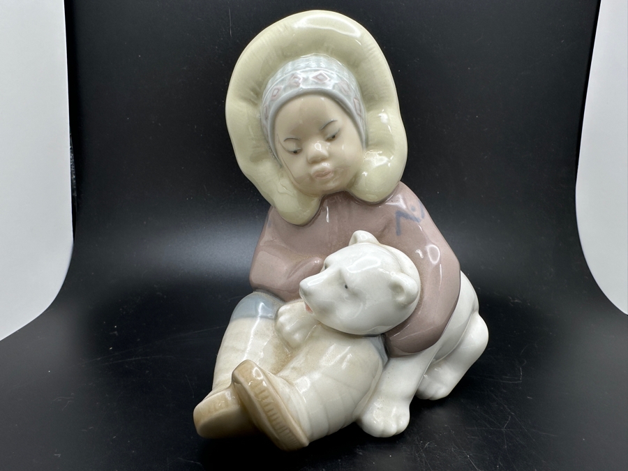 Vintage Lladro 'Eskimo' Porcelain Figurine #1195 4.5'H  [Photo 3]