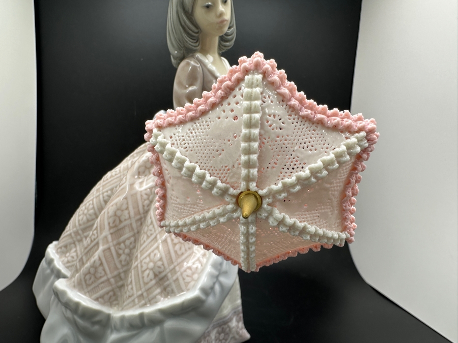 Vintage Lladro 'Jolie' Porcelain Figurine #5210 7.75'H 1984-2003 [Photo 5]