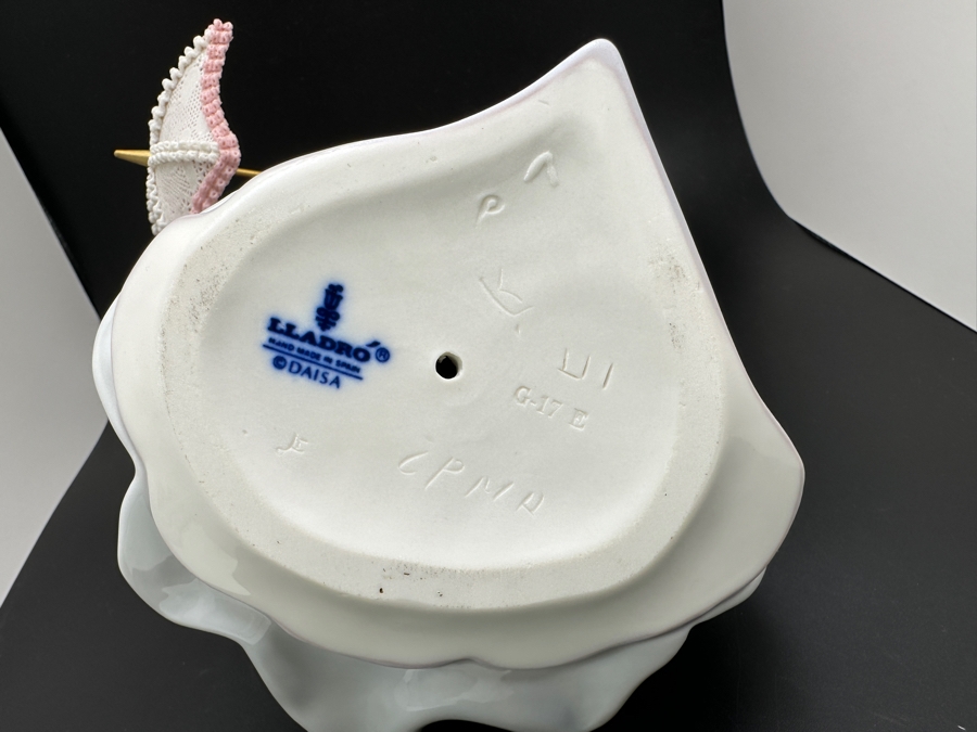 Vintage Lladro 'Jolie' Porcelain Figurine #5210 7.75'H 1984-2003 [Photo 8]