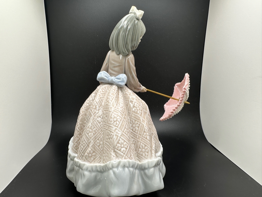 Vintage Lladro 'Jolie' Porcelain Figurine #5210 7.75'H 1984-2003 [Photo 6]