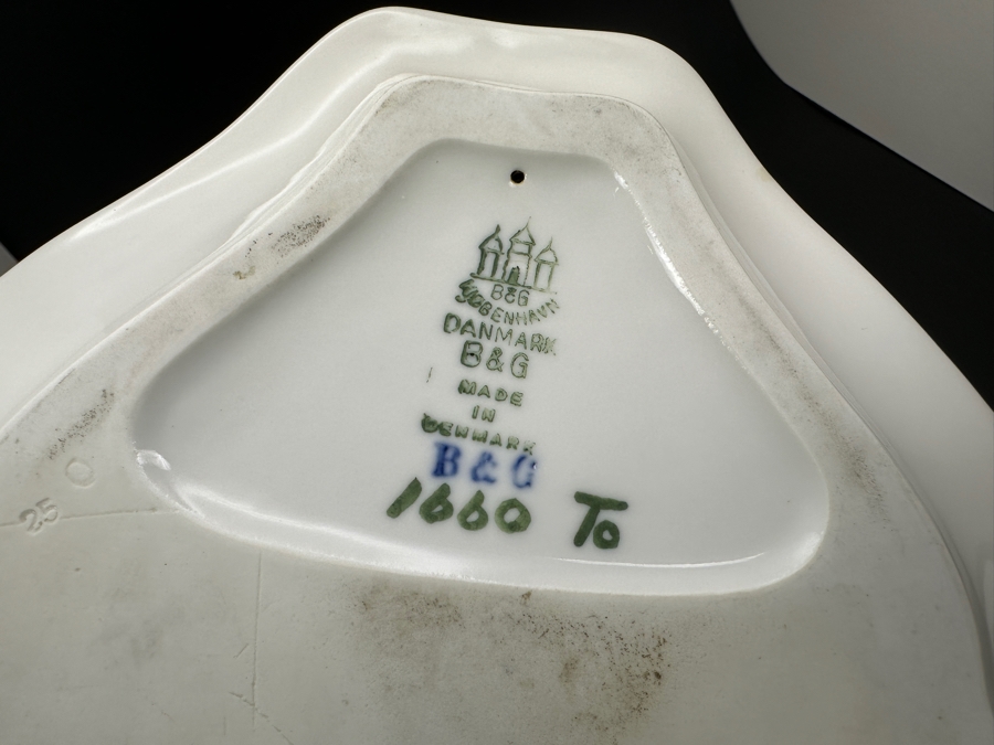 Bing & Grondahl 'Young Man on Tray' Porcelain Figurine #1660 5.5'H  [Photo 8]