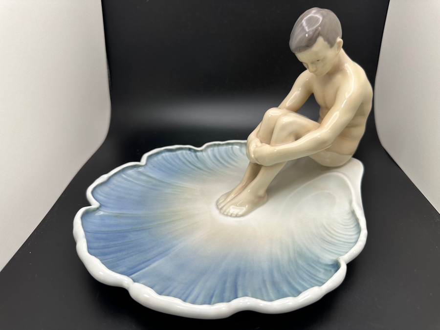 Bing & Grondahl 'Young Man on Tray' Porcelain Figurine #1660 5.5'H  [Photo 2]