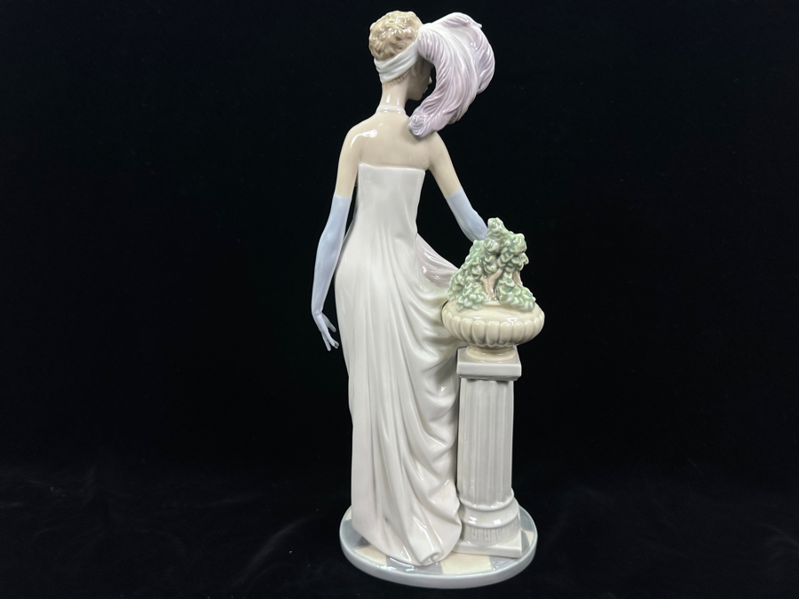 Vintage Lladro 'Socialite of the 1920's' Porcelain Figurine #5283 13.5'H 1985-2002 [Photo 6]