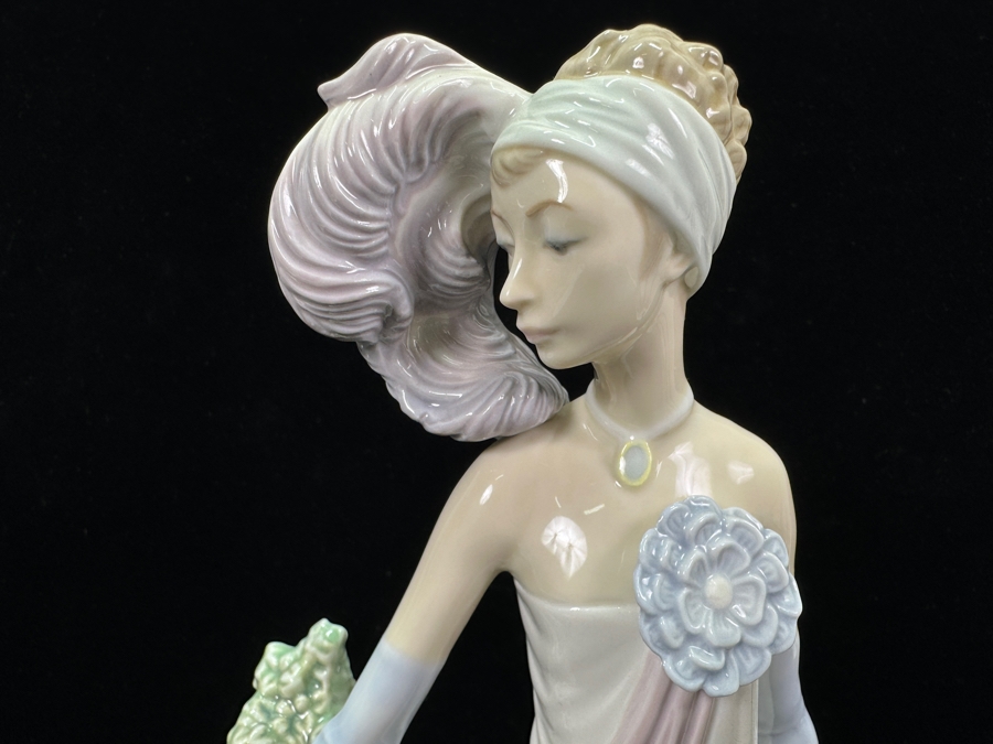 Vintage Lladro 'Socialite of the 1920's' Porcelain Figurine #5283 13.5'H 1985-2002 [Photo 4]