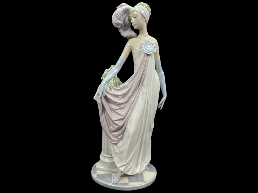 Vintage Lladro 'Socialite of the 1920's' Porcelain Figurine #5283 13.5'H 1985-2002 [Photo 1]