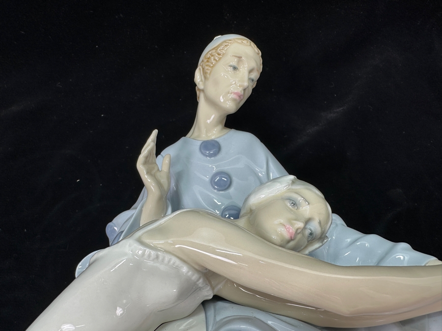 Vintage Lladro 'Closing Scene' Ballerina and Jester Porcelain Figurine #4935 9.25'H 1974-1996 [Photo 10]