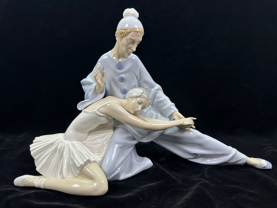Vintage Lladro 'Closing Scene' Ballerina and Jester Porcelain Figurine #4935 9.25'H 1974-1996 [Photo 3]