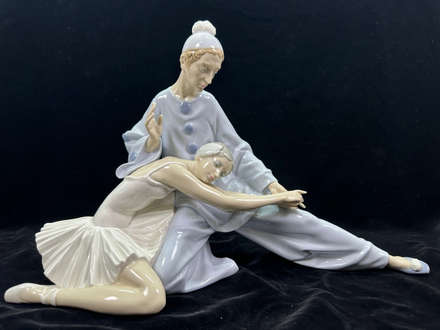 Vintage Lladro 'Closing Scene' Ballerina and Jester Porcelain Figurine #4935 9.25'H 1974-1996 [Photo 4]
