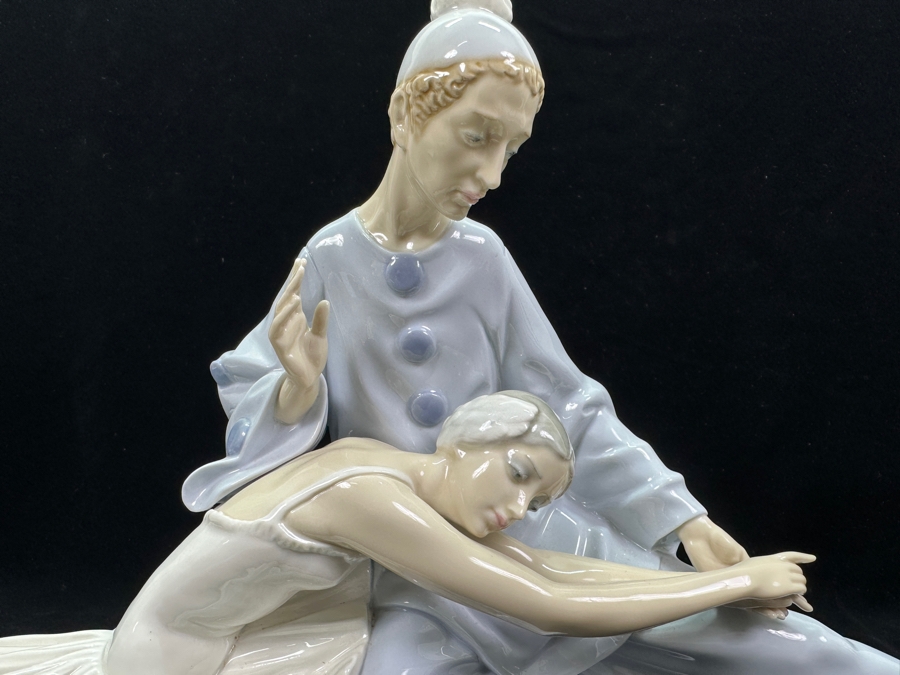 Vintage Lladro 'Closing Scene' Ballerina and Jester Porcelain Figurine #4935 9.25'H 1974-1996 [Photo 5]