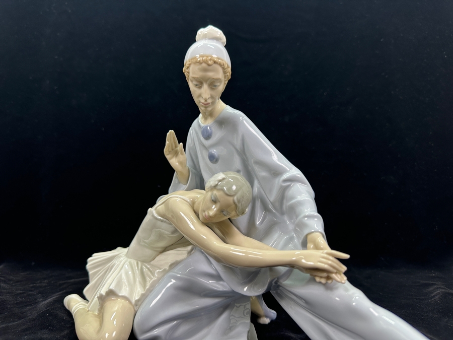 Vintage Lladro 'Closing Scene' Ballerina and Jester Porcelain Figurine #4935 9.25'H 1974-1996 [Photo 7]