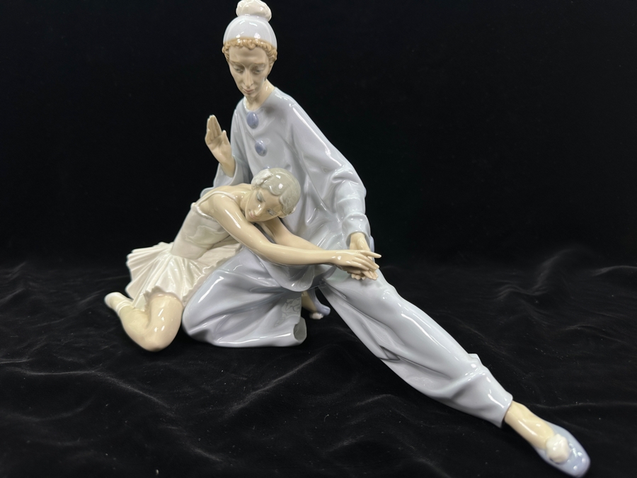Vintage Lladro 'Closing Scene' Ballerina and Jester Porcelain Figurine #4935 9.25'H 1974-1996 [Photo 6]