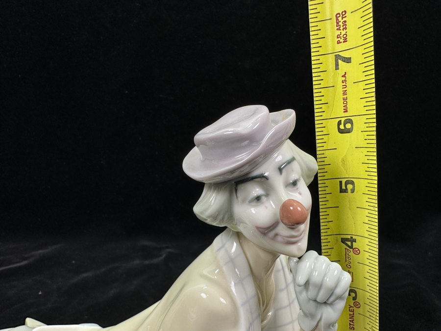Vintage Lladro 'Clown with Ball' Porcelain Figurine #4618 6.25'H x 14.5'W 1970 [Photo 10]