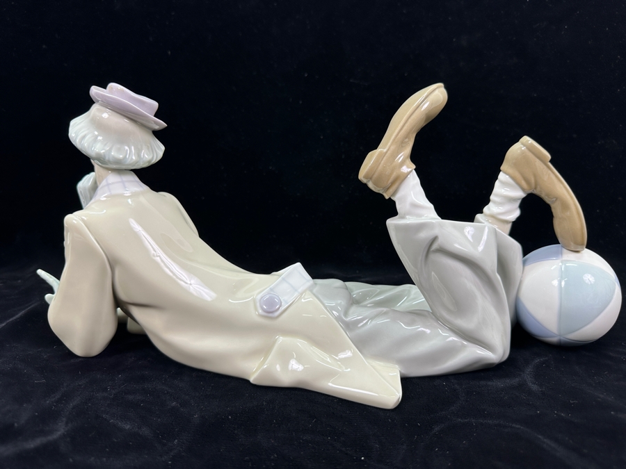 Vintage Lladro 'Clown with Ball' Porcelain Figurine #4618 6.25'H x 14.5'W 1970 [Photo 6]