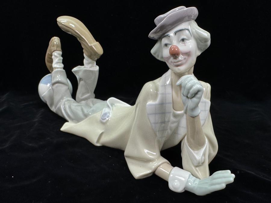 Vintage Lladro 'Clown with Ball' Porcelain Figurine #4618 6.25'H x 14.5'W 1970 [Photo 5]