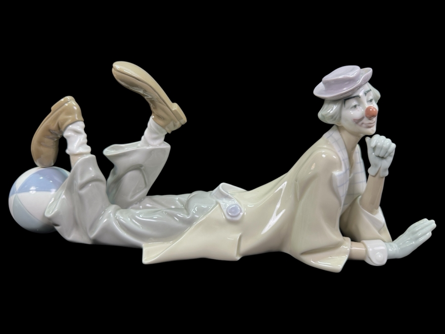 Vintage Lladro 'Clown with Ball' Porcelain Figurine #4618 6.25'H x 14.5'W 1970