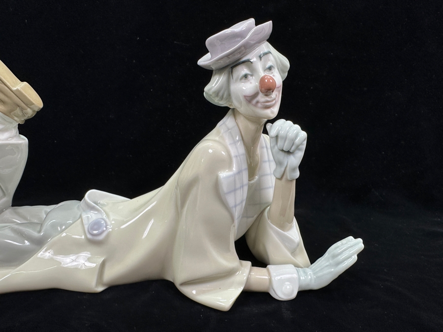 Vintage Lladro 'Clown with Ball' Porcelain Figurine #4618 6.25'H x 14.5'W 1970 [Photo 4]