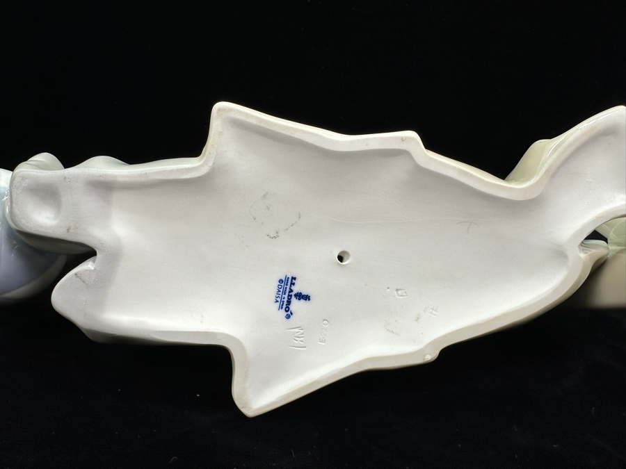 Vintage Lladro 'Clown with Ball' Porcelain Figurine #4618 6.25'H x 14.5'W 1970 [Photo 8]