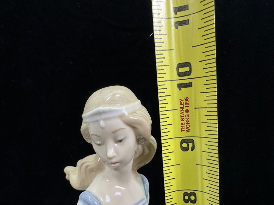 Vintage Lladro 'Cinderella' Porcelain Figurine #4828 9.75'H 1972-1988 [Photo 7]